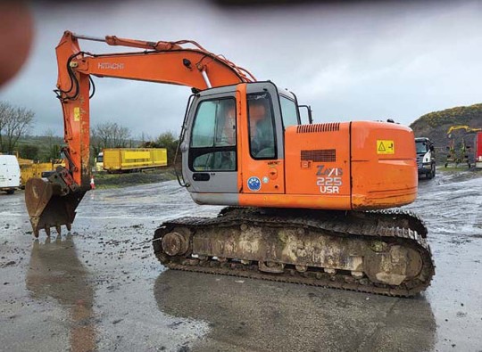 Hitachi - ZX225 - ConstructionPlantWorld